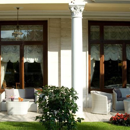 Grand Hotel Trieste & Victoria Abano Terme Esterno foto The veranda of the hotel