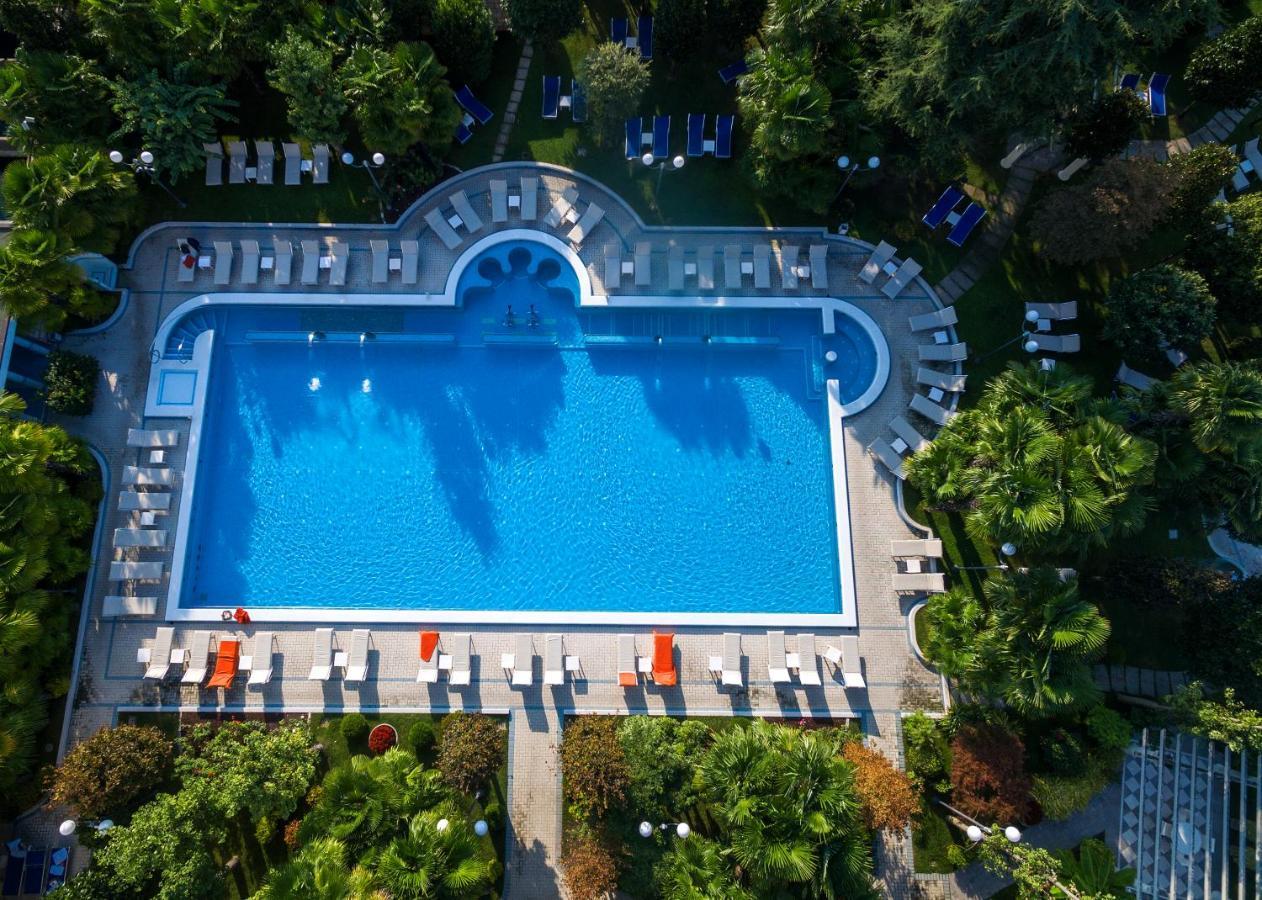 Grand Hotel Trieste & Victoria Abano Terme Esterno foto Aerial view of the swimming pool