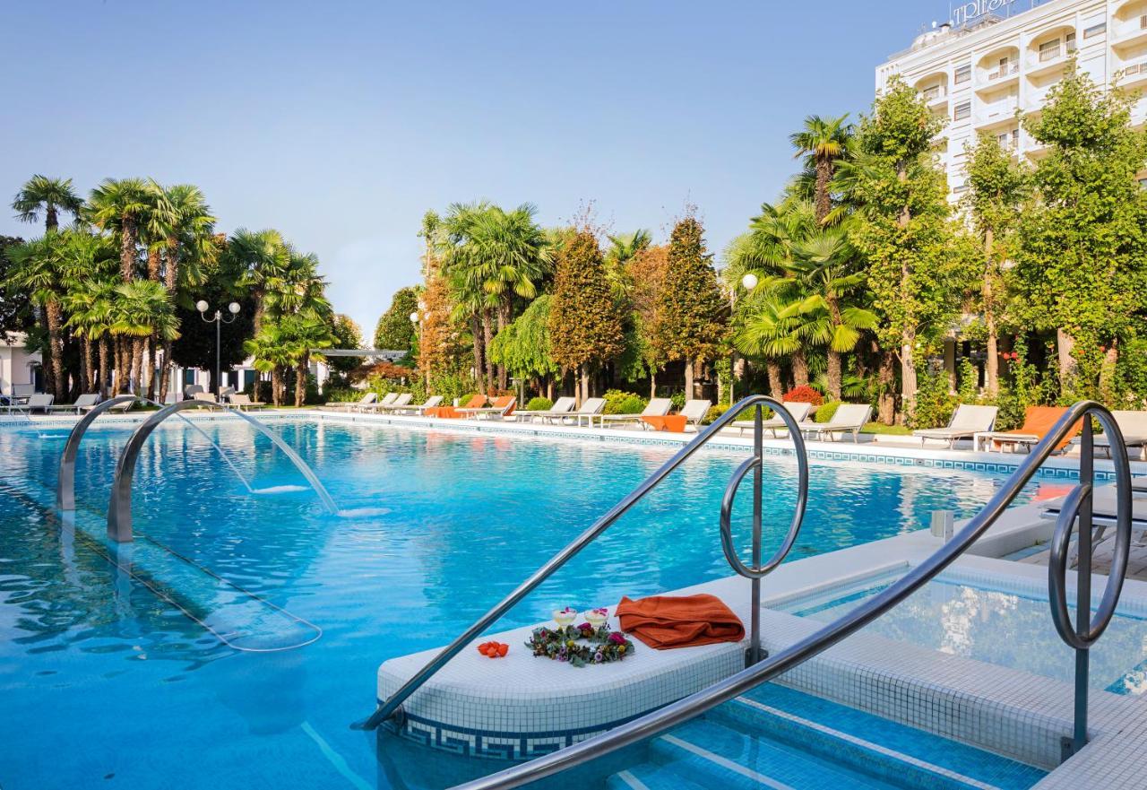 Grand Hotel Trieste & Victoria Abano Terme Esterno foto The swimming pool at the hotel