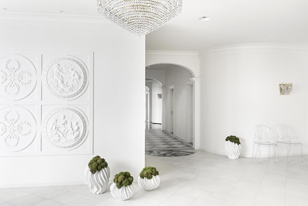Grand Hotel Trieste & Victoria Abano Terme Esterno foto Interior of the hotel