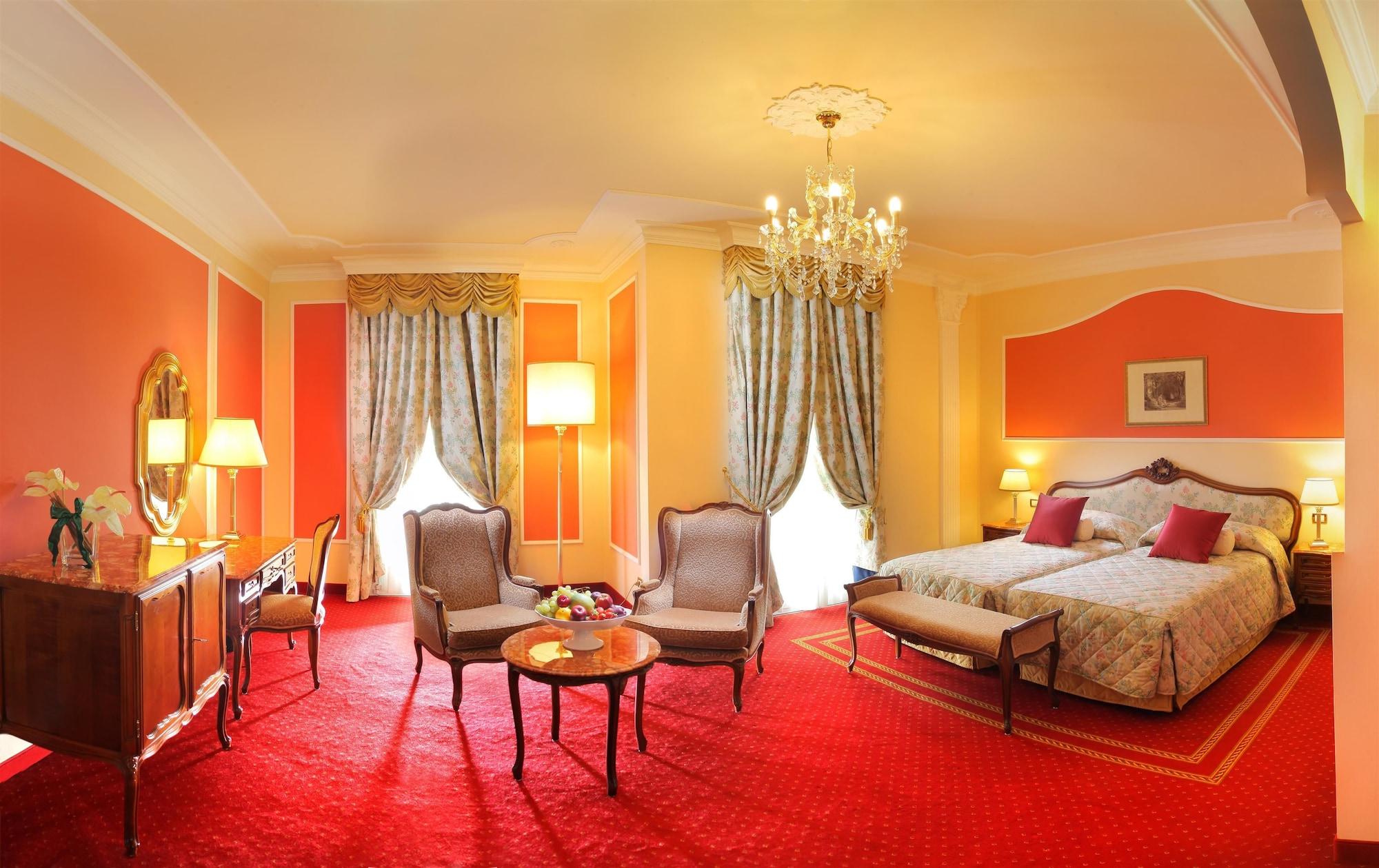 Grand Hotel Trieste & Victoria Abano Terme Esterno foto A suite at the Hotel de l'Europe