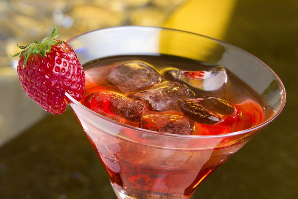 Grand Hotel Trieste & Victoria Abano Terme Esterno foto A strawberry daiquiri