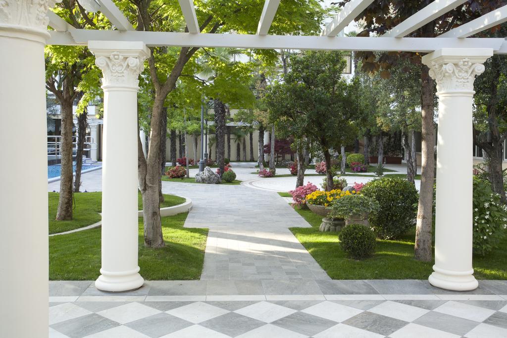 Grand Hotel Trieste & Victoria Abano Terme Esterno foto The campus of the University of Nicosia