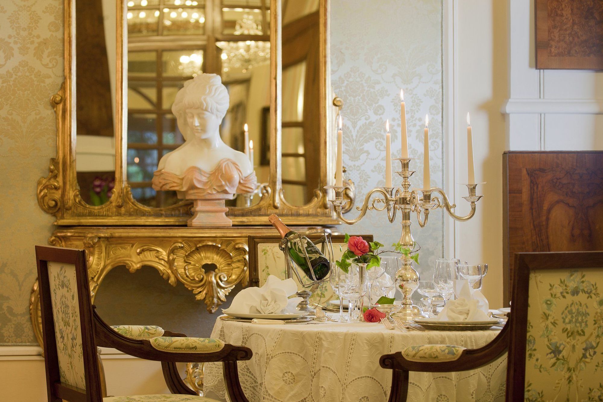 Grand Hotel Trieste & Victoria Abano Terme Ristorante foto A table set for afternoon tea at the Imperial Hotel, Vienna