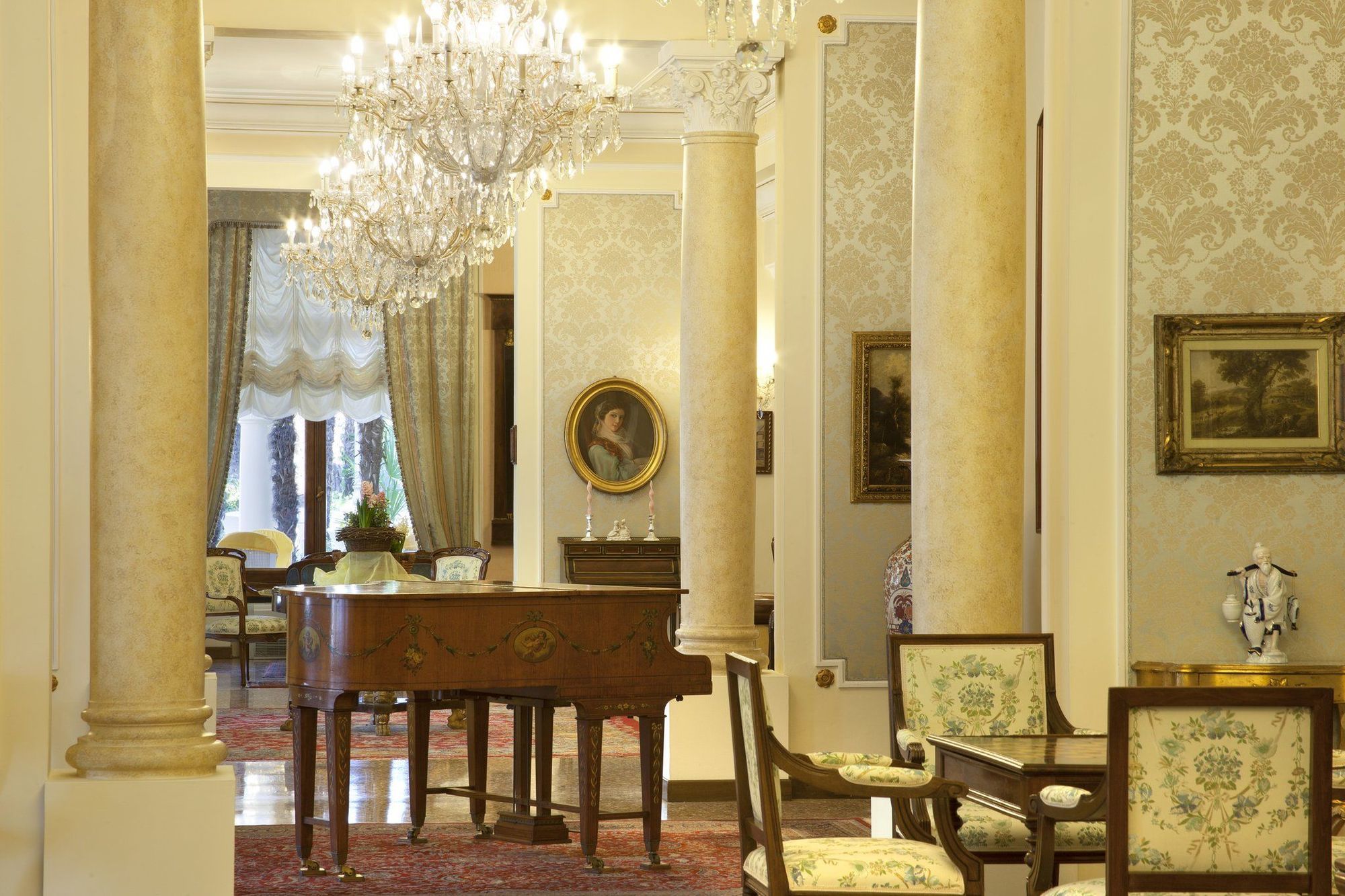 Grand Hotel Trieste & Victoria Abano Terme Esterno foto The interior of the hotel