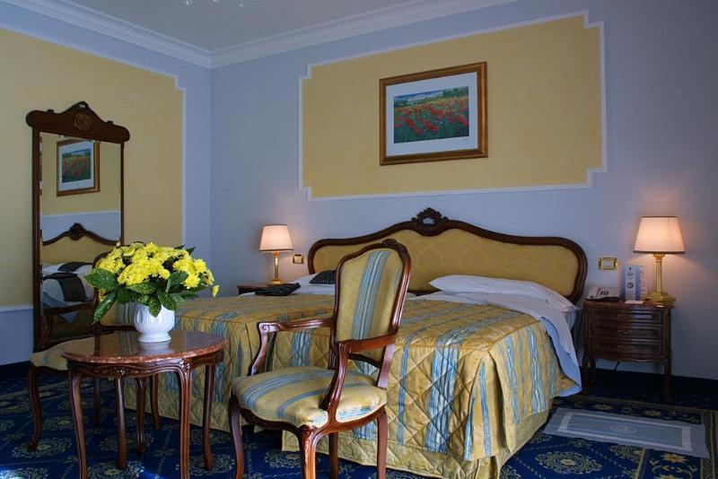 Grand Hotel Trieste & Victoria Abano Terme Esterno foto A room at the hotel