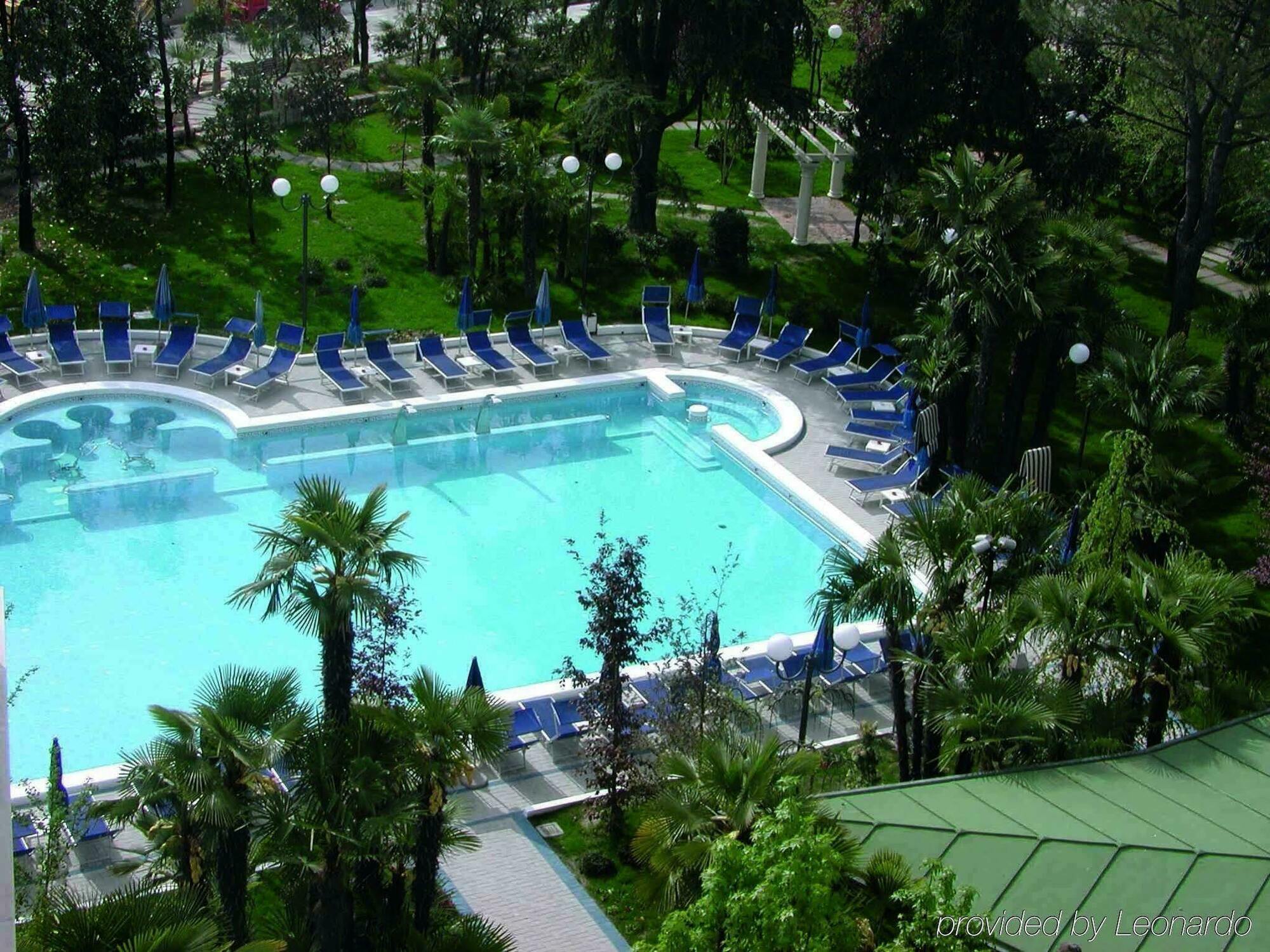Grand Hotel Trieste & Victoria Abano Terme Servizi foto The swimming pool